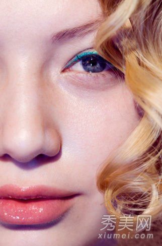 不要用刀妆来收紧你的面部特征