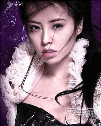 七步化妆法会立刻把你变成一个混合女神。