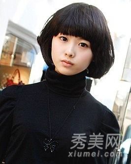 最受欢迎的韩版短发秋冬连衣裙百搭发型