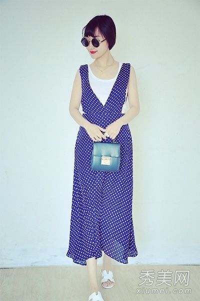 夏季修身连衣裙建议稍胖的女性必须选择V领连衣裙