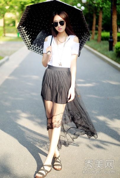 帽子、防晒衬衫、雨伞和防晒霜也应该是时尚的。