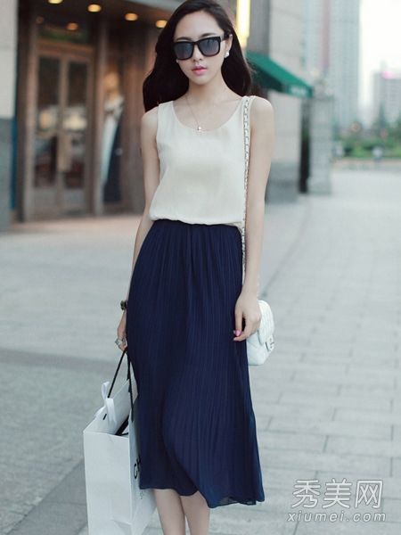 新的百褶裙都很漂亮。