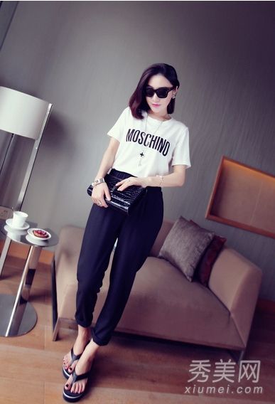 短袖t恤+哈伦裤在初夏很酷，可以藏肉。