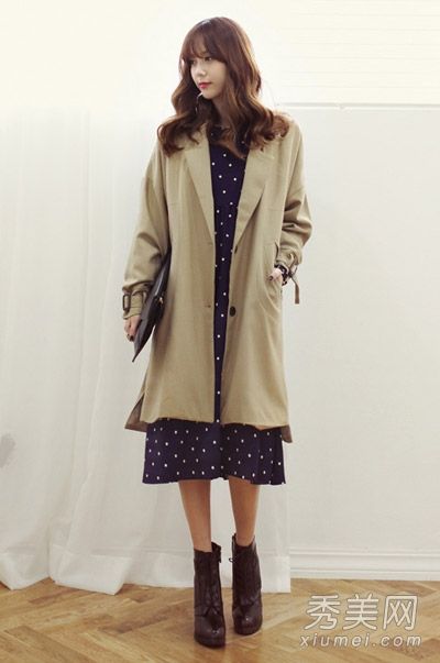 2013年冬季是最时尚的搭配外套和裙子的季节。