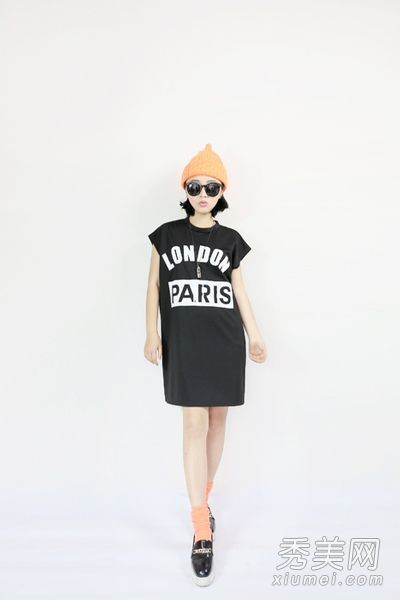 黑色连衣裙是胖女孩在夏天苗条的首选。