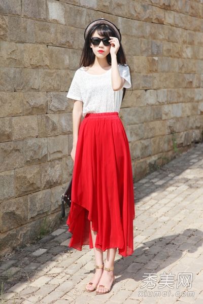 t恤+半身裙搭配夏日甜美