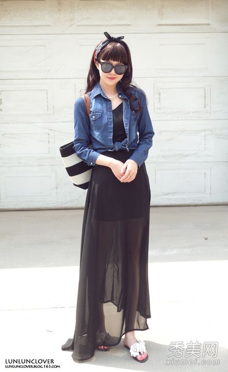长裙搭配牛仔裤和美丽的暑假风格