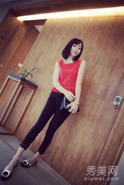 雪纺背心配紧身裤清新、苗条、高挑。