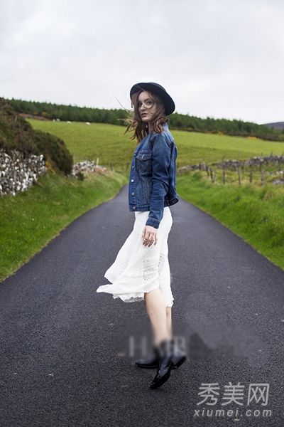 凉鞋，拖鞋，高跟鞋，不同的鞋子和裙子