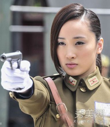 一代枭雄气质肖像长发披肩脸李连