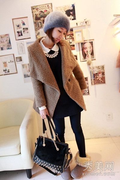 如何穿齐肩宽的衣服:大翻领外套+紧身裤很娇小
