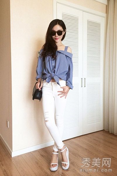 露肩服装很流行。裙子和裤子都很好看。