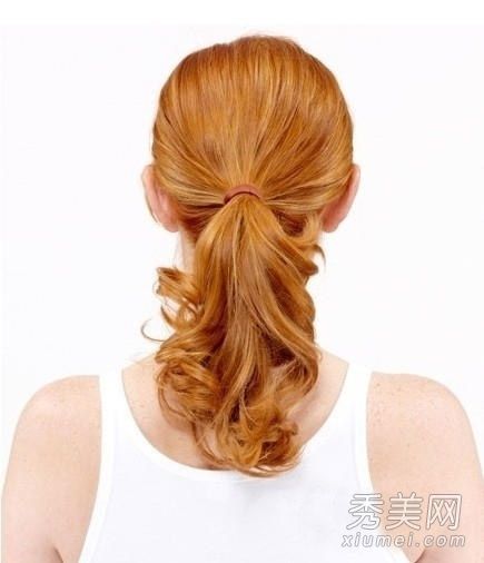 一个别致的马尾辫简单的6步DIY风格