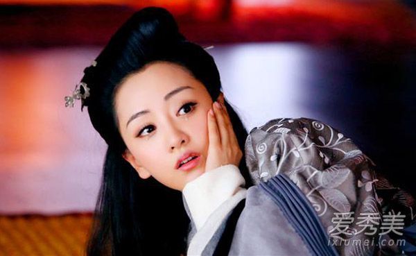 《云之歌》以杨蓉的时尚发型继续迷恋宝贝而告终。