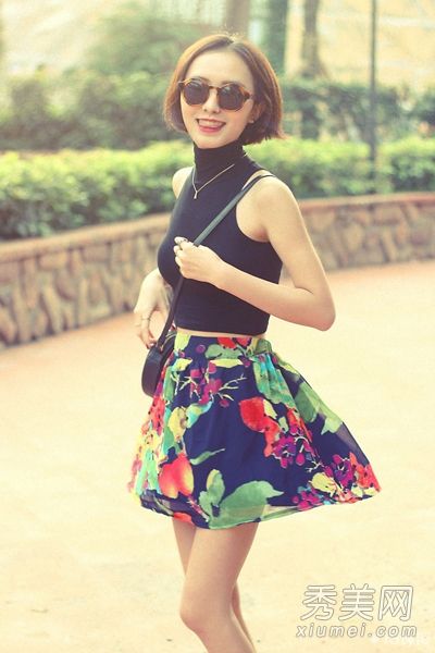 在夏天,穿着印花短裤,既好玩又有精神。