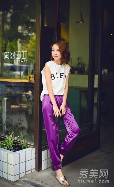 夏季休闲裤穿着时尚舒适。