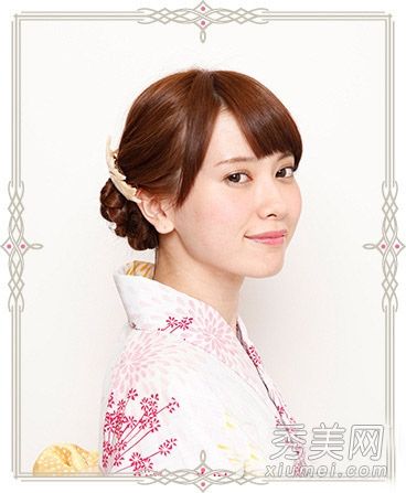 如何扎你的长发？分四步来做很容易。