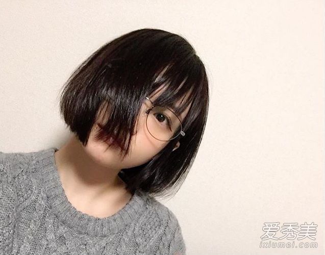 短发真的很容易上瘾。黑色鲍勃的头太性感了!