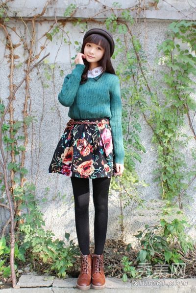 毛衣+裙子+连裤袜+短靴四合一秀腿