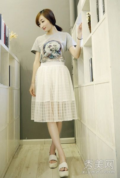 一件蓬裙t恤和一个小公主受到每个人的喜爱。