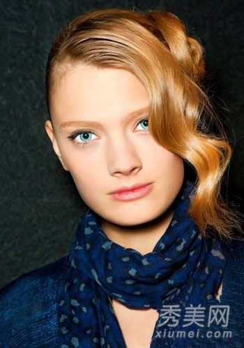 欧洲和美国蓬松的头发,以保存短而平的头发