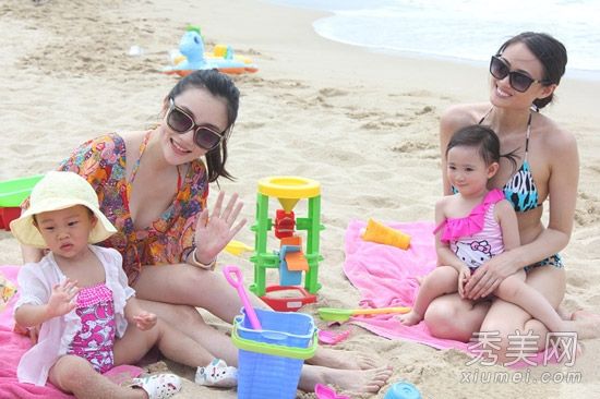 《爸爸回来了》李小璐李安琪性感泳装PK