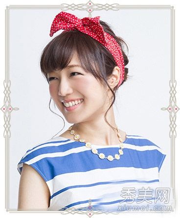 即使下雨,最新的长发发型也很好看。