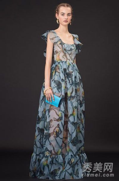 华伦天奴奢华服饰展现女性极致之美