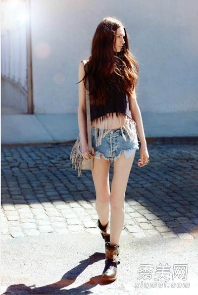 夏季性感搭配背心短裤简单热卖