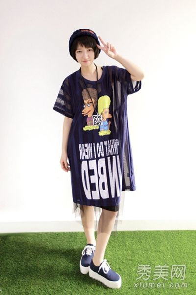 长t恤连衣裙是最防肉的，运动鞋是最有活力的减肥产品。