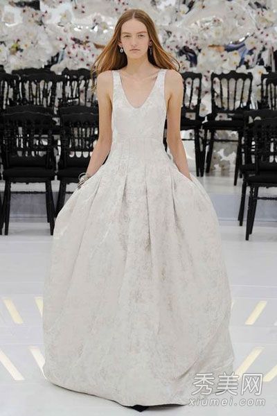 迪奥高定新闻发布会进入浪漫和审美复古世界