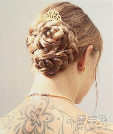 欧美风格发辫盘发打造春天浪漫发型