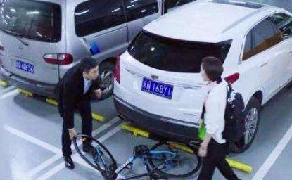 急诊部医生蒋晓琦的背包是什么牌子的?