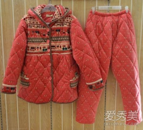 冬天你能穿着厚睡衣睡觉吗?多长时间洗一次睡衣比较好?