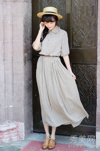 八件新夏装是最受欢迎的格子元素。