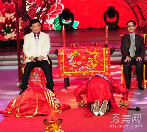 佟丽娅特快中国婚礼揭开新娘的头发