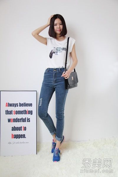 高个子穿紧身衣和t恤看起来最好。