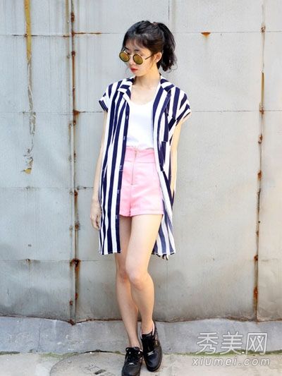 穿羊毛衫时,长衬衫看起来很薄,而防晒和美化是一样的。