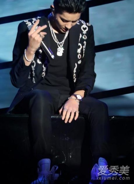 吴亦凡生日运动鞋品牌介绍