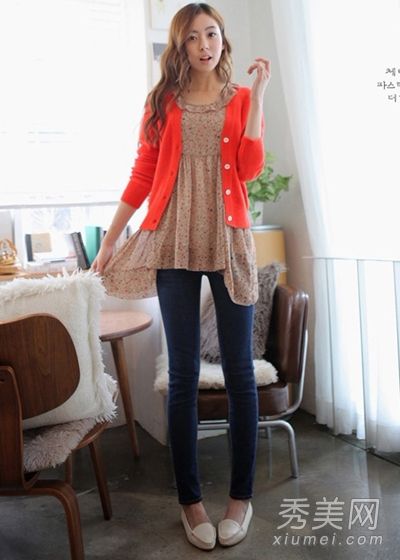 针织开衫搭配漂亮的裙子，春天的浪漫之美，最佳的阳光吸收
