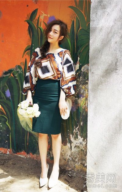 巧搭铅笔裙，打造迷人的小黄油