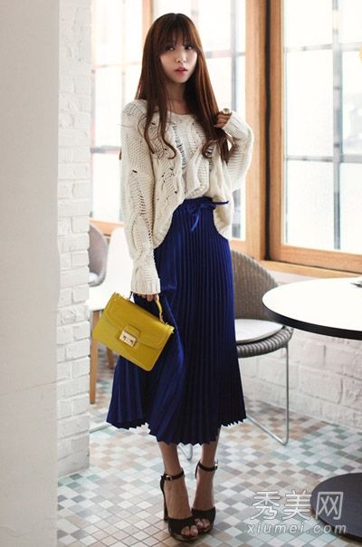 长裙毛衣展现春天的优雅气质