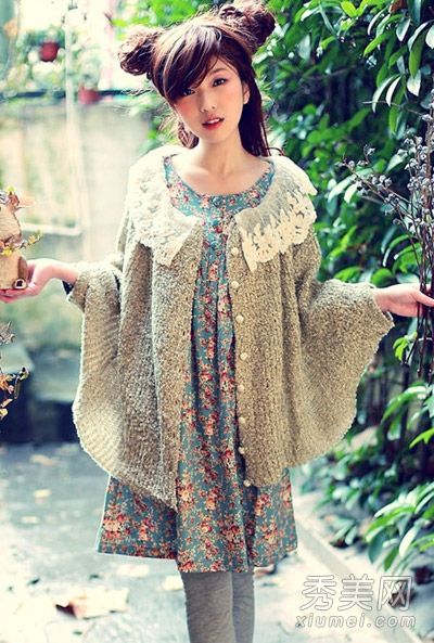 在2013年早春，流行的服装、毛衣和夹克是多才多艺和时尚的。