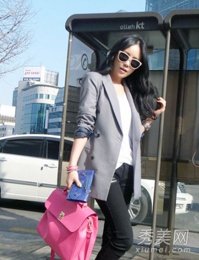 韩凡，西装外套，是休闲美女最自然的搭配。
