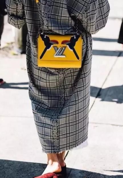 带有年龄感的格子外套同样别致！