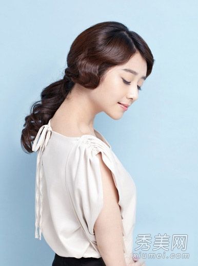 韩式马尾辫简单而迷人，充满气质。