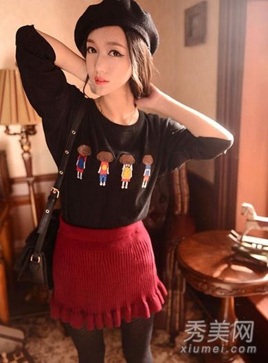 如何在春天穿宽松的衬衫和马裤显示出优雅。