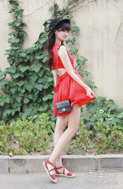 夏装图片红色大礼服吸收无数的阳光