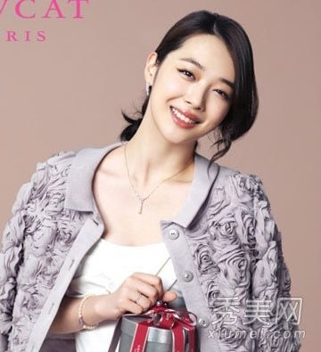 宋倩秀最新发型韩式长卷发甜美女士