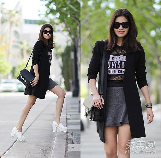 短裙+春末薄外套时尚、温暖又让人放心。